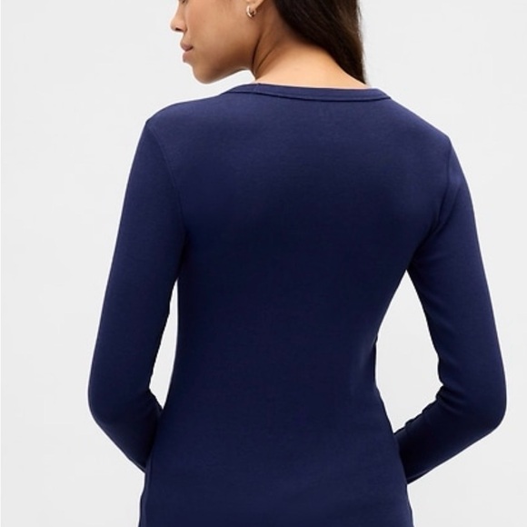 4 GAP modern crew neck Long Sleeve Tees (lot of 4) - Picture 8 of 13